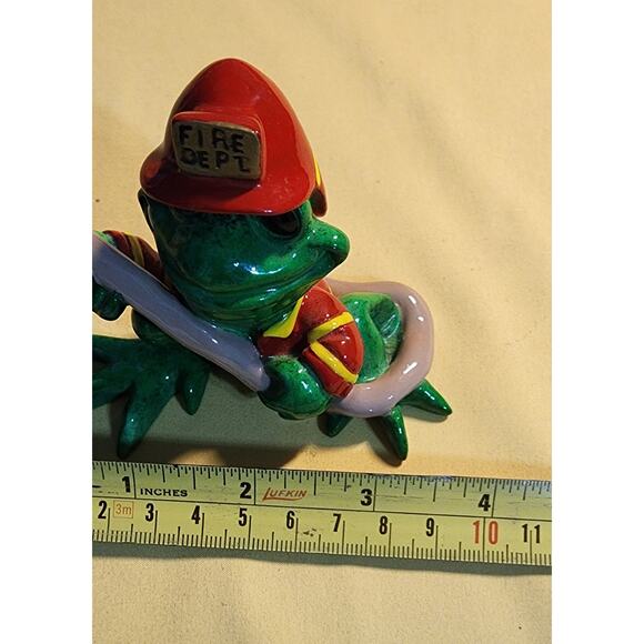 Kitty's Critters Fire Fighter 2011 Frog Sculpture - Picture 5 of 5
